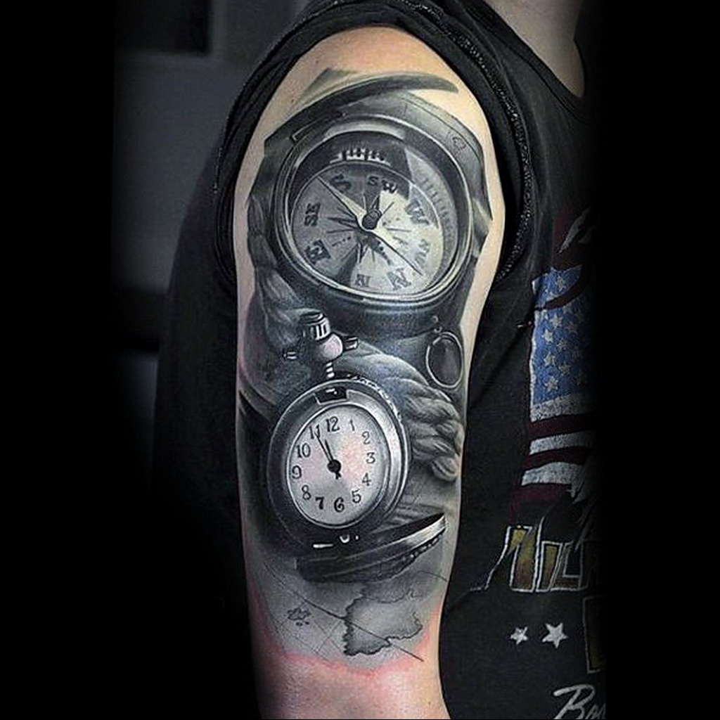 Тату на руке мужские часы и компас