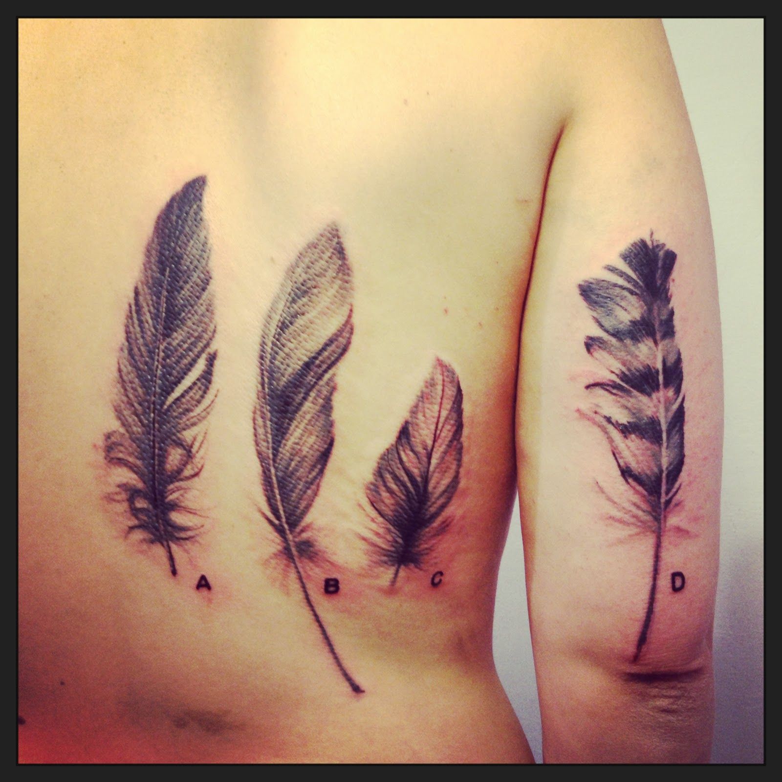 Татуировки в виде перьев