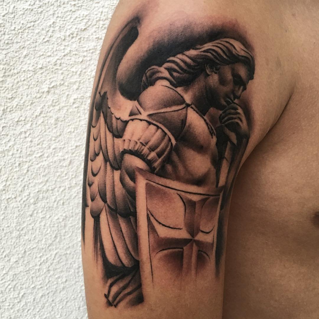Татуировка Архангел Михаил на плече