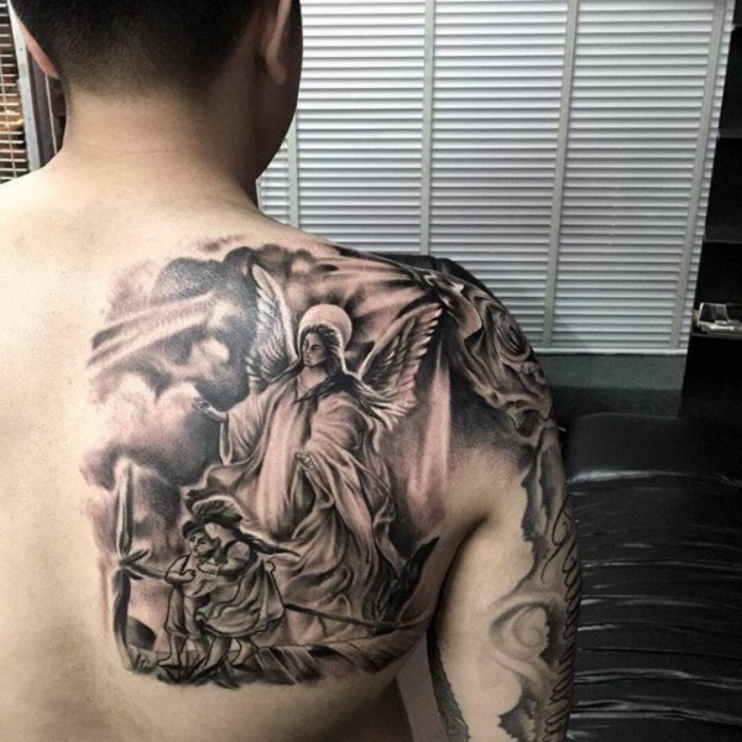 Татуировки мужские ангел на лопатке