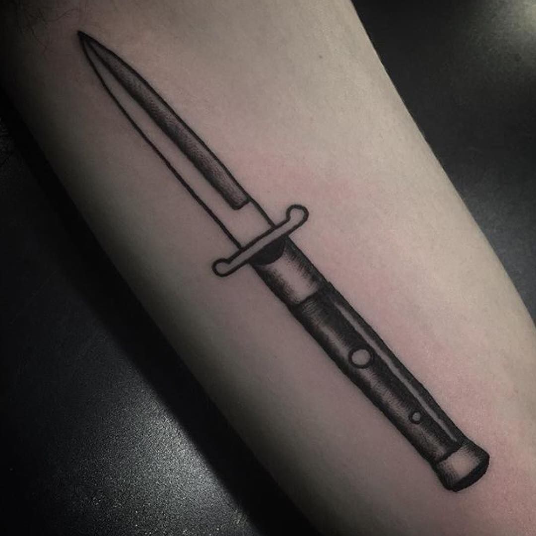 Нож стилет тату