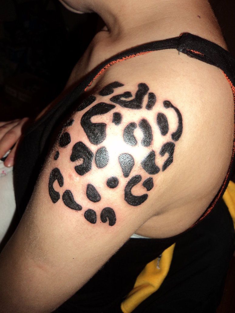 Leopard and flower tattoo shoulder
