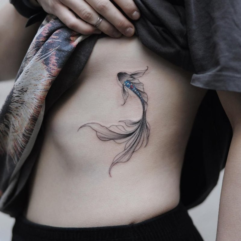 Татуировки рыбки для девушек